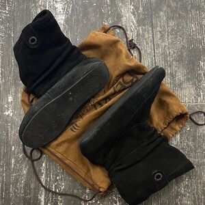 BearPaw Black Suede  boot
